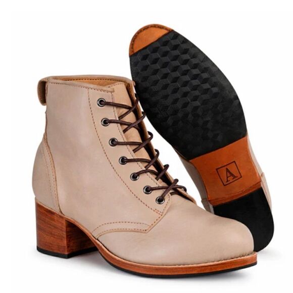 ADELANTE BOOTS SIZE 8.5 - Picture 1 of 9